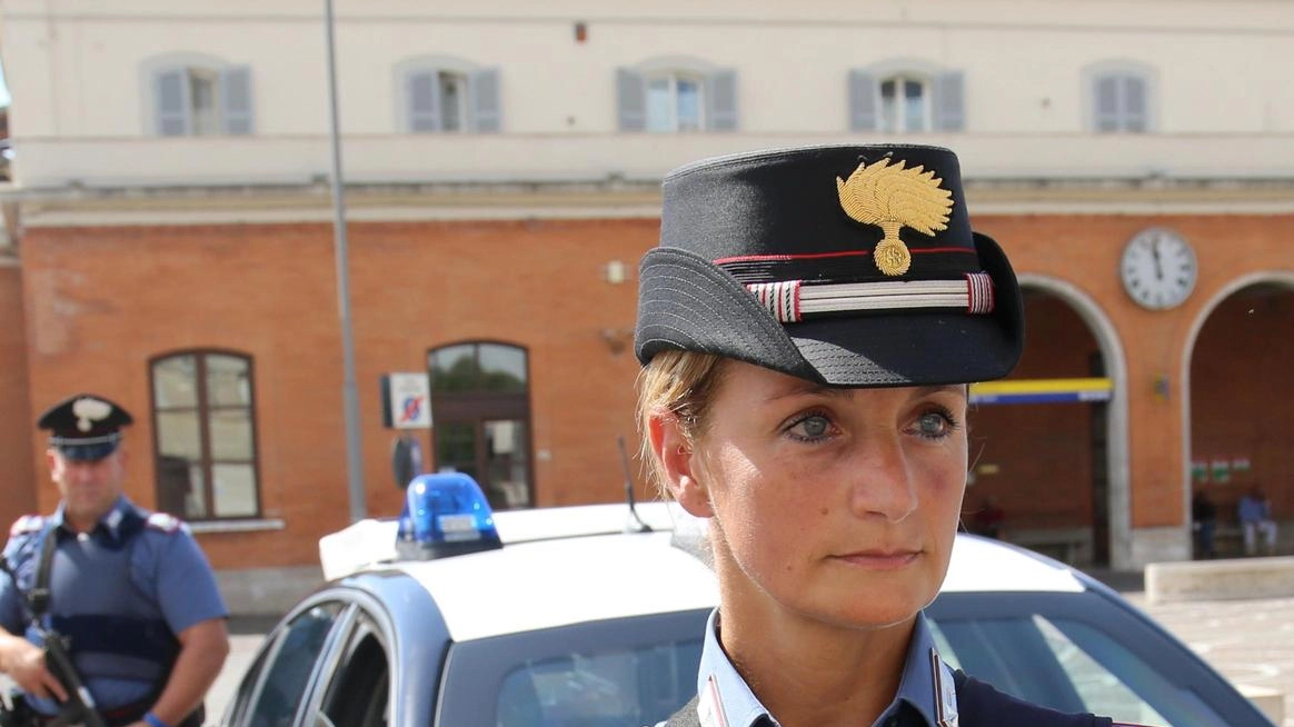 Carabinieri, controlli alla stazione