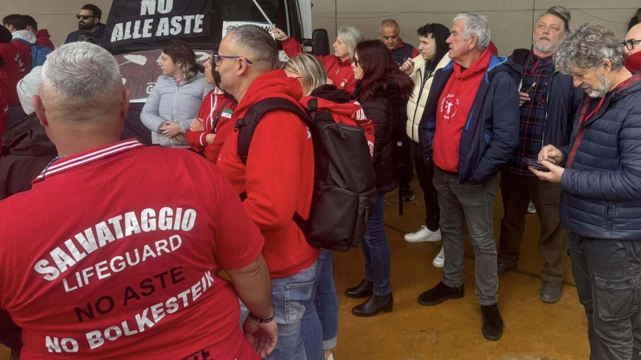 Gli operatori del settore balneare che hanno protestato a Carrarafiere