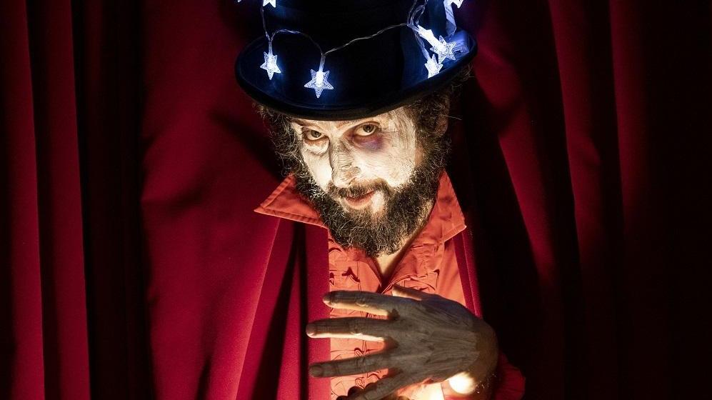 “Conciati per le feste“. Vinicio Capossela in concerto a La City