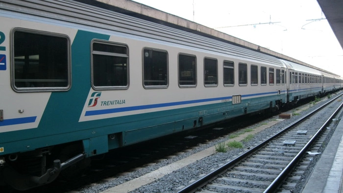 Un treno in una stazione (Foto archivio Ansa)