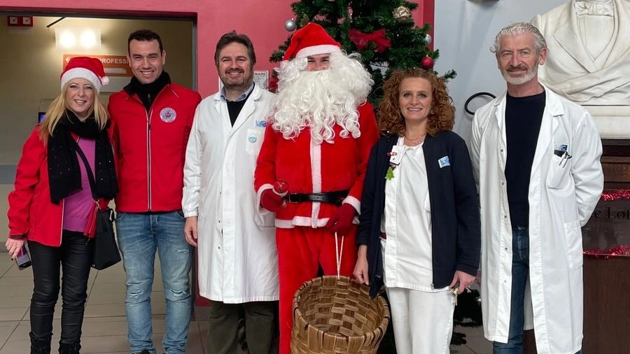 Il regalo di Natale dei donatori di sangue di Forcoli ai bambini della pediatria