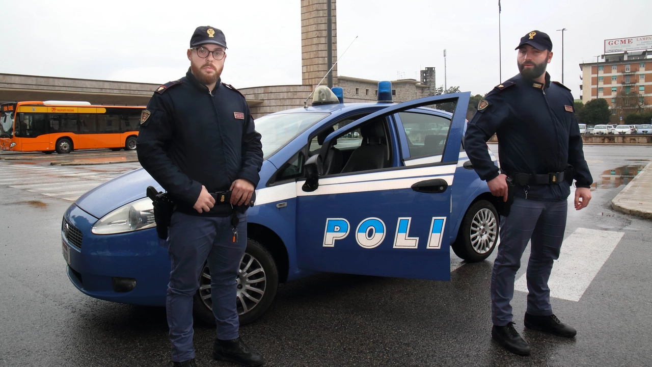 I controlli della polizia alla stazione ferroviaria