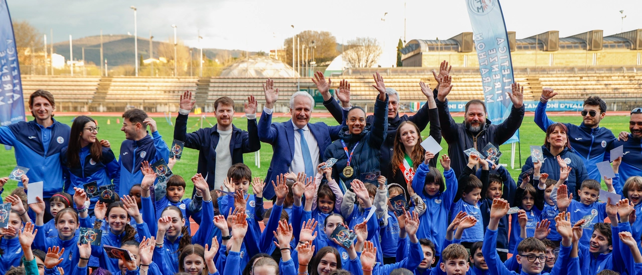 Atletica Firenze Marathon, che festa per Larissa. L’abbraccio dei piccoli atleti e delle istituzioni