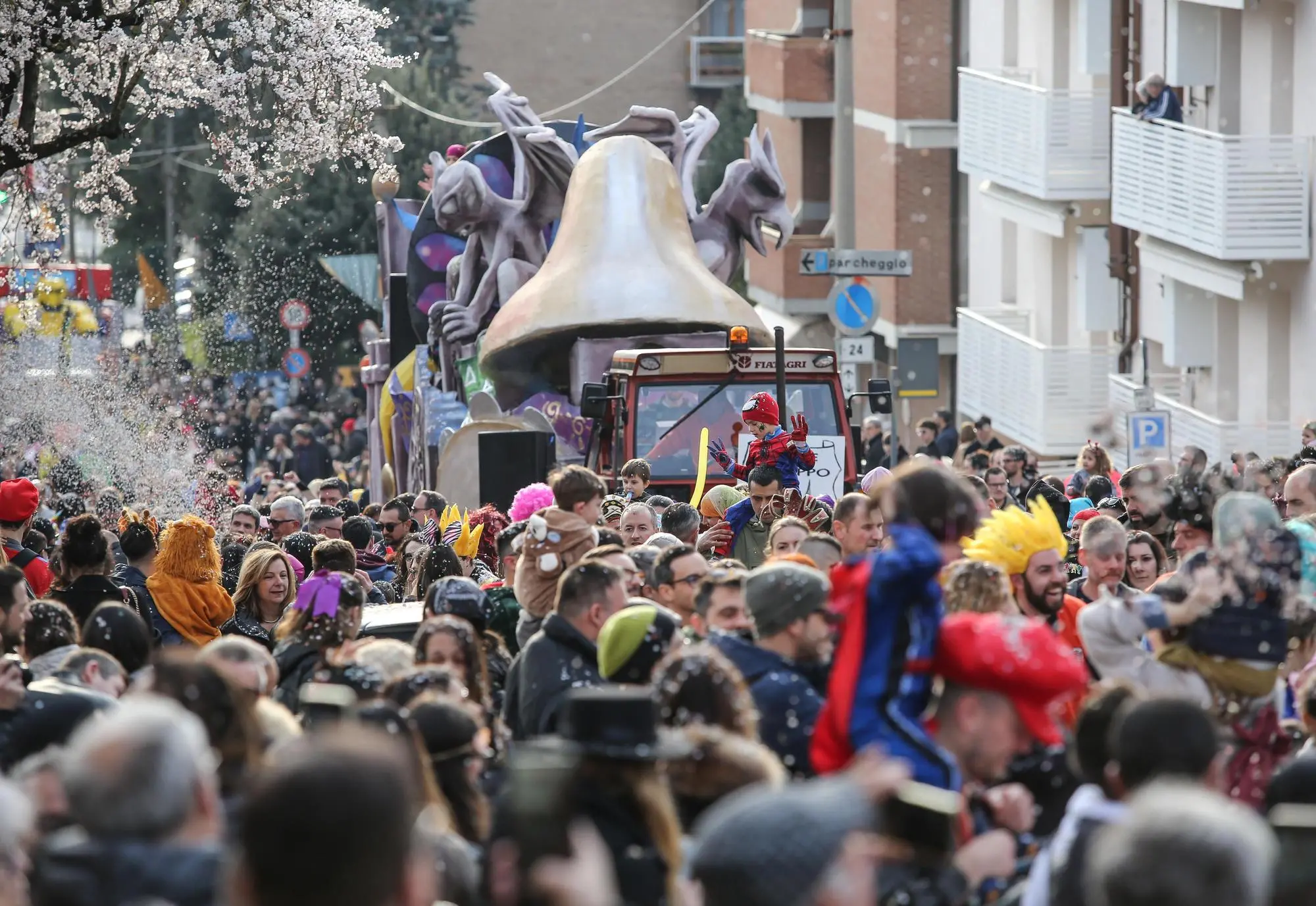 Il Carnevale che piace. Cartoni, fiabe e futuro. San Sisto si veste a festa