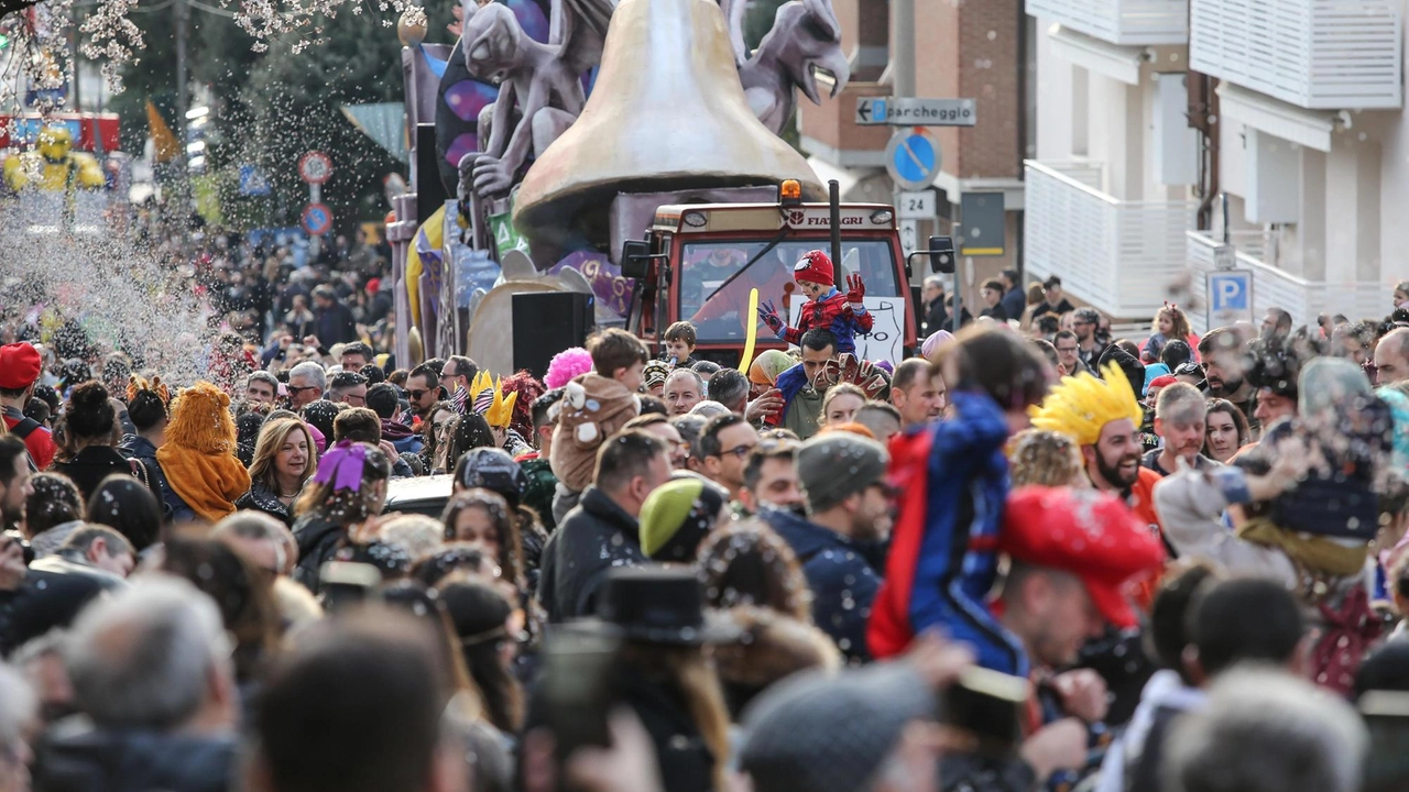 Tantissime persone domenica hanno invaso il quartiere perugino per assistere alla parata dei carri allegorici. E domenica si replica .