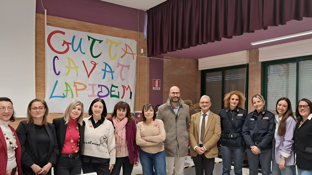 Teresa Manes. mamma di Andrea Spezzacatena, con le professoresse