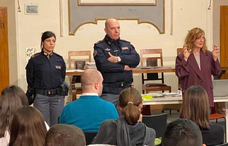 A scuola di vita digitale. L’incontro con la polizia