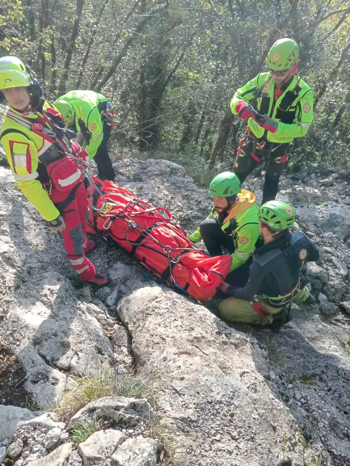 Cade durante un’arrampicata, soccorso con l’elicottero