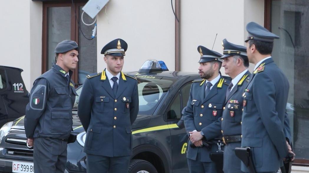 Maschere di Carnevale irregolari. Sequestrati quattrocento articoli