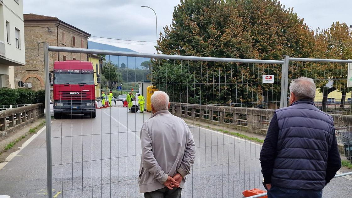 Ponte verso la riapertura: "Ma siamo senza autobus"