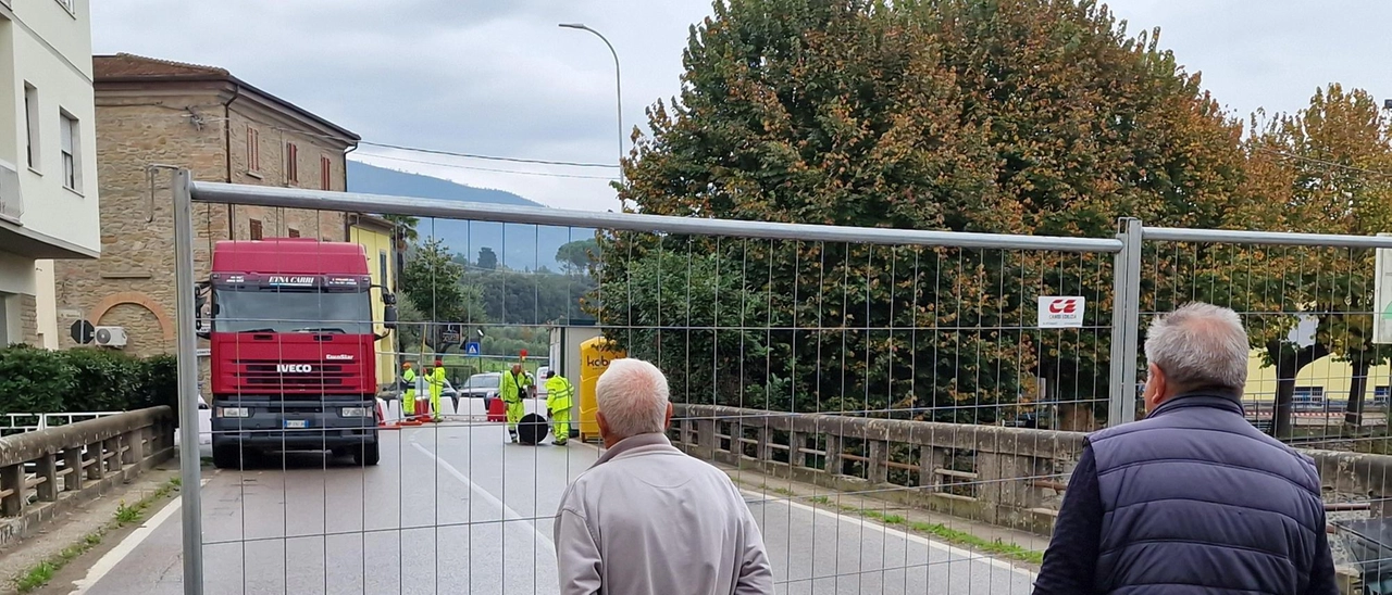 Ponte verso la riapertura: "Ma siamo senza autobus"