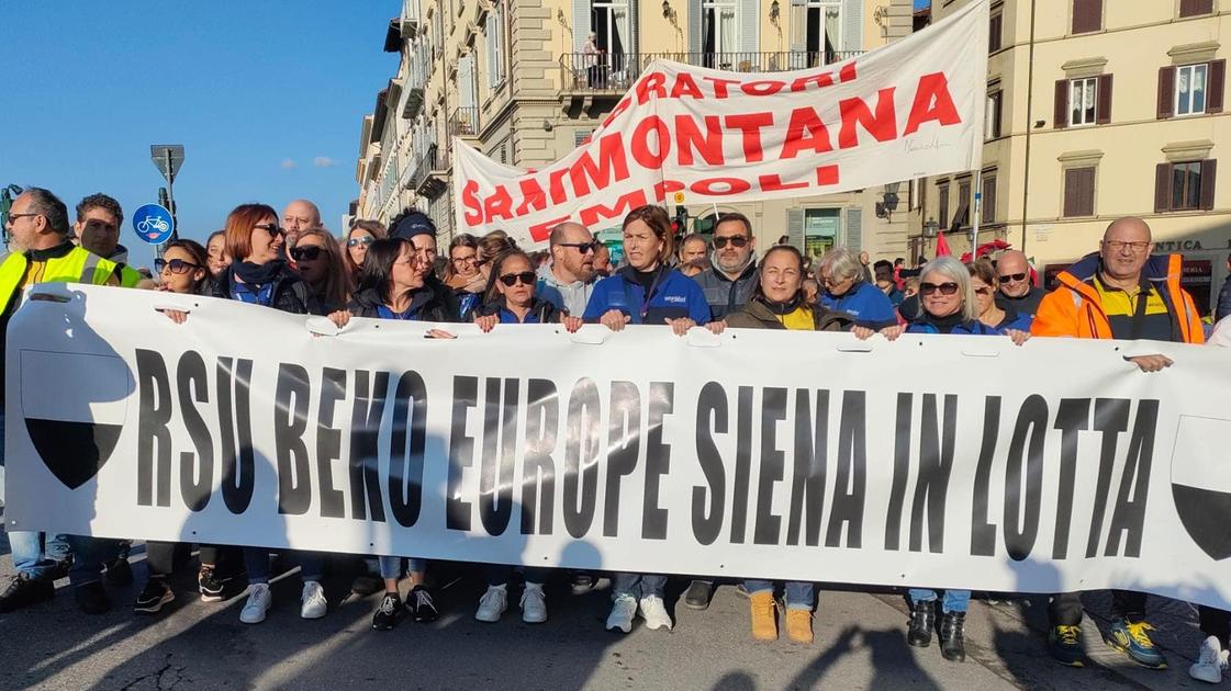 Sciopero, Siena si ferma: "Massiccia adesione degli operai di Beko e Gsk"