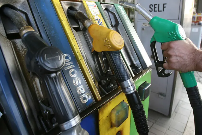 Prezzi della benzina in Toscana mai così alti da agosto. Accise e petrolio, cosa cambia