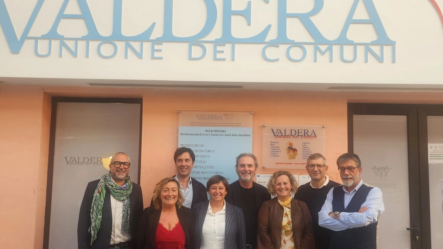 Foto di gruppo Presidente  e sindaci dell'Unione Valdera