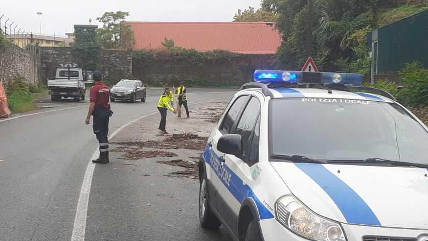 Piove, pronto soccorso allagato. Fango e detriti invadono le strade