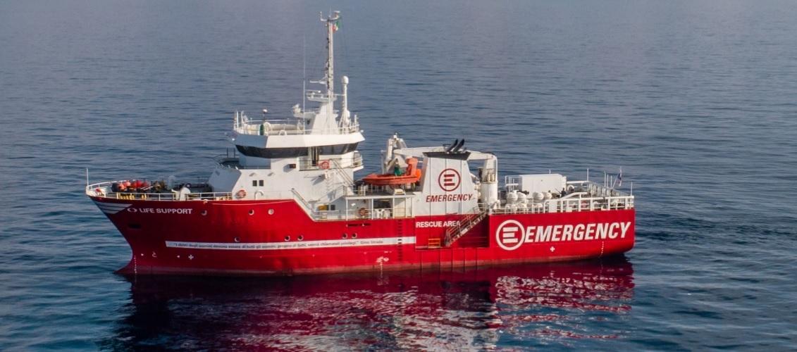 La Life Support di Emergency, con 35 migranti salvati in mare, destinata a La Spezia