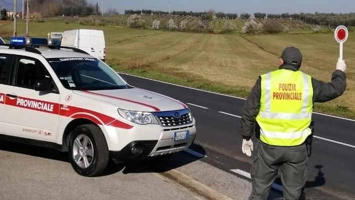 Un posto di controllo della polizia provinciale in una foto di repertorio