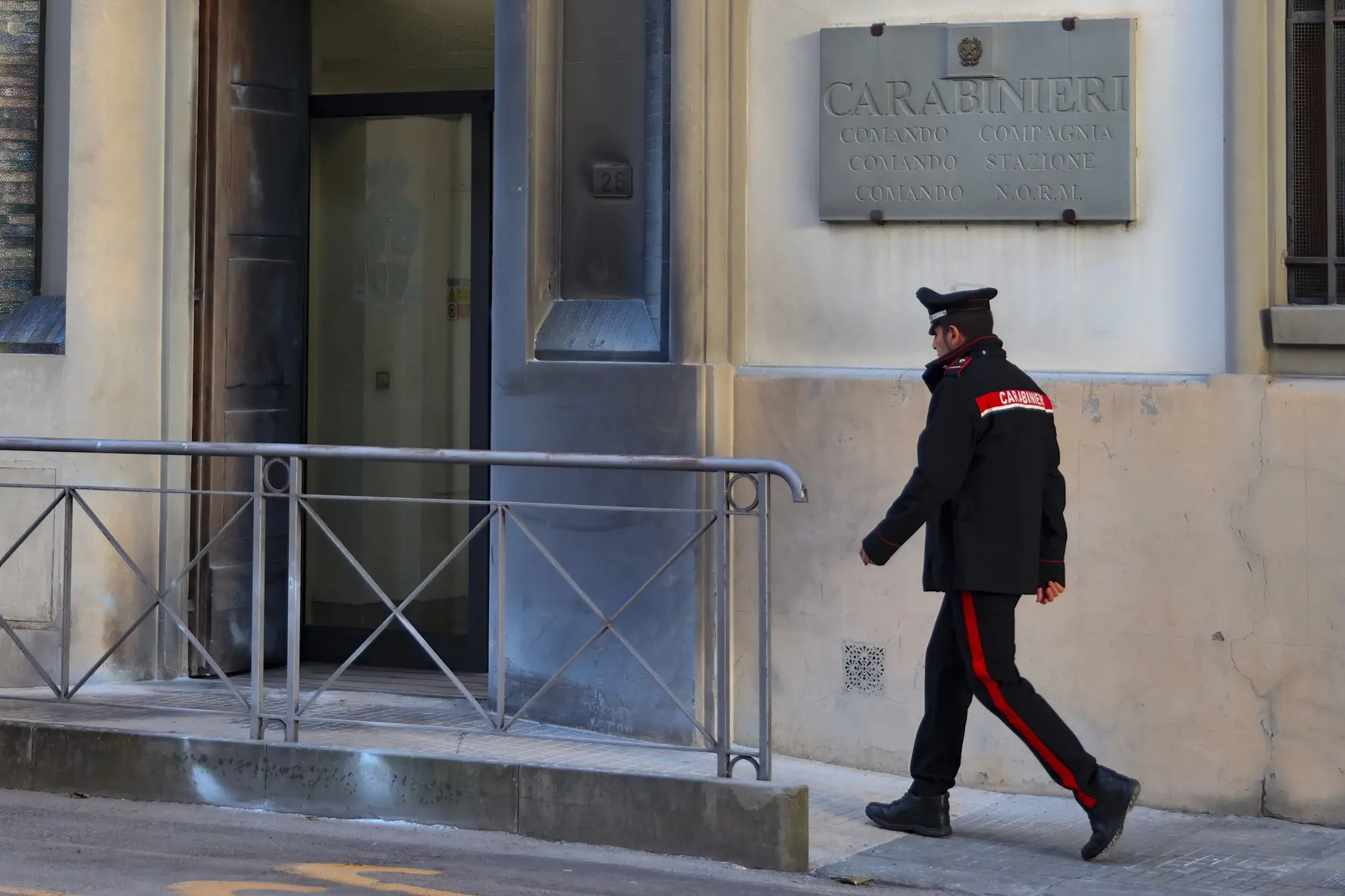 Borgo San Lorenzo, ordigno incendiario contro la caserma dei carabinieri