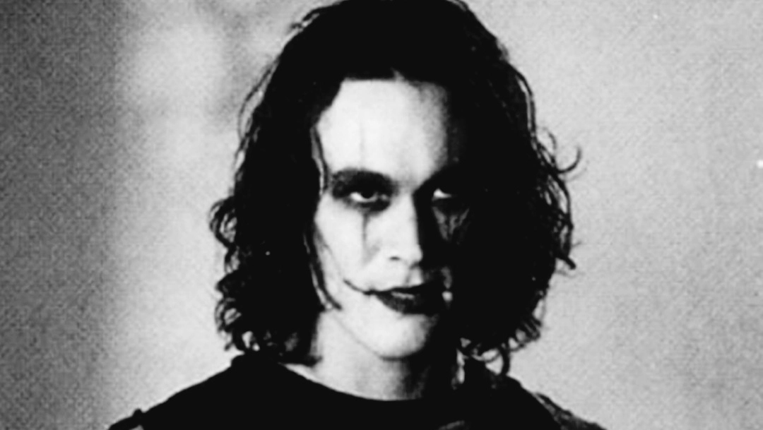 Brandon Lee nel film 'Il Corvo' (foto Ansa) 