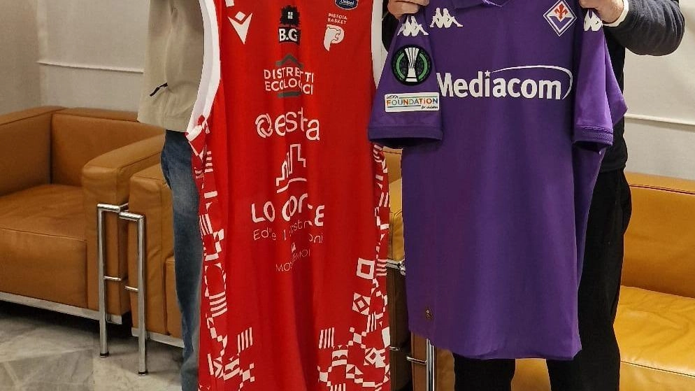 Il presidente del Pistoia Basket, Ron Rowan, visita la Fiorentina durante una partita europea, consolidando legami tra le realtà sportive toscane. Scambio di idee con Rocco Commisso e omaggio con maglie ufficiali, auspicio di successo.