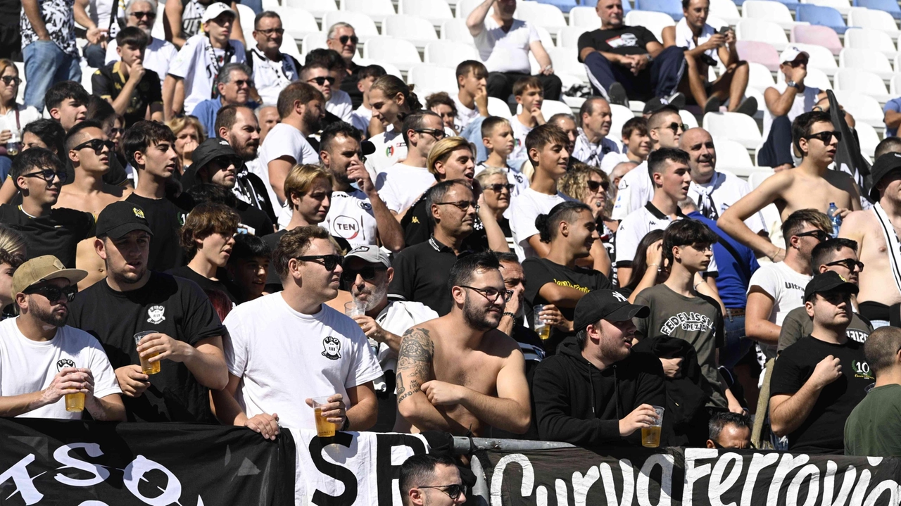 Nutrita la partecipazione dei sostenitori spezzini allo stadio di Reggio Emilia