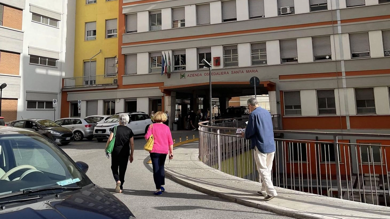 L’ingresso dell’ospedale di Terni