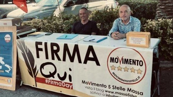 Il Movimento 5 Stelle di Massa promuove tre importanti raccolte firme: abrogazione dell'Autonomia differenziata, salario minimo a 9 euro e aumento delle spiagge pubbliche locali. Appuntamento stasera al Pontile di Marina di Massa per sostenere le iniziative.