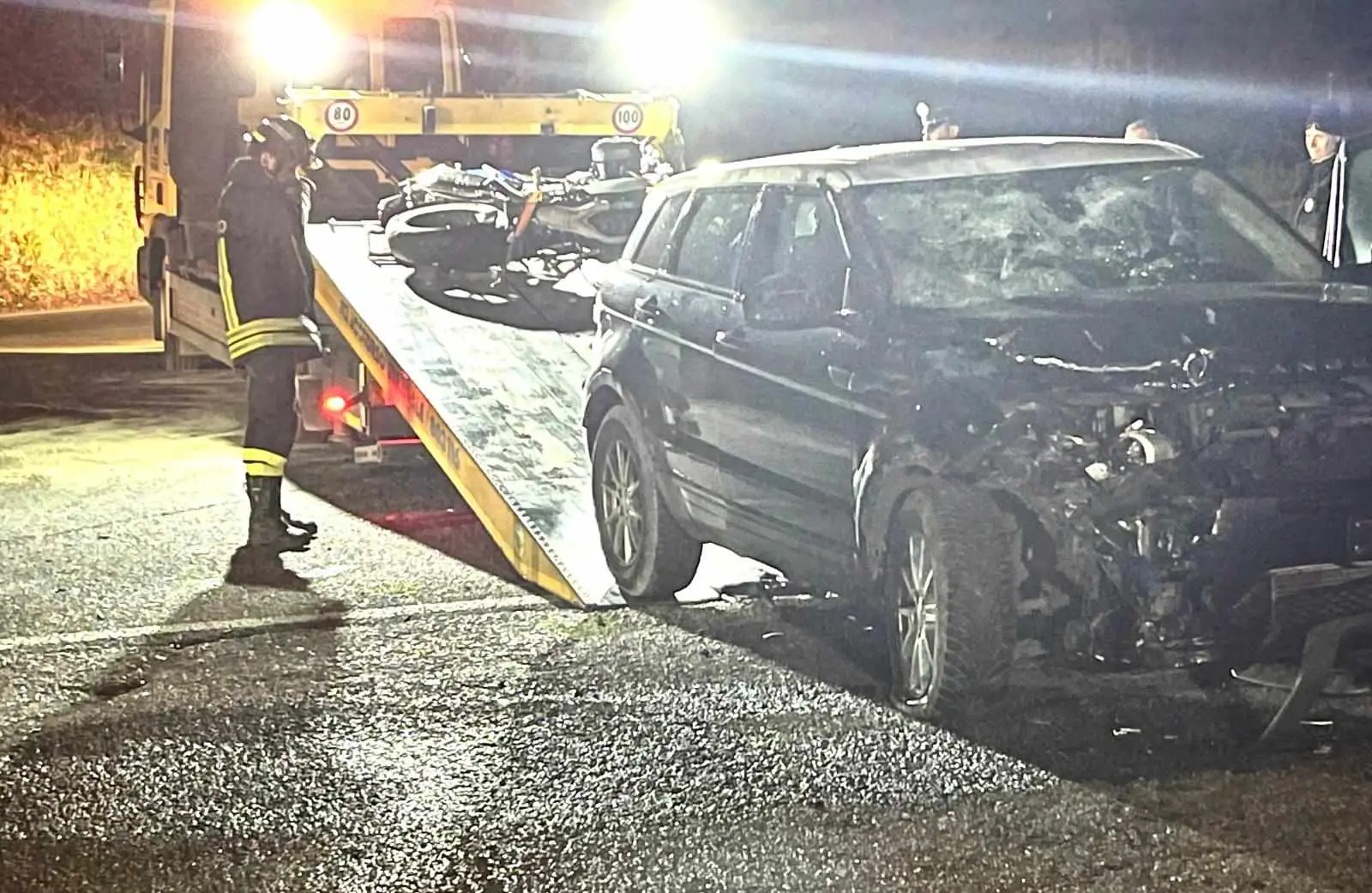 Muore in moto a 50 anni, fatale lo scontro con un Suv. La vittima è un carabiniere