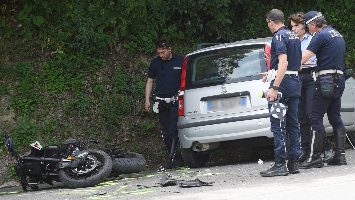 Francesco Pergolesi è morto a 24 anni nell’impatto con un’automobile all’incrocio con via Torelli (foto Crocchioni)