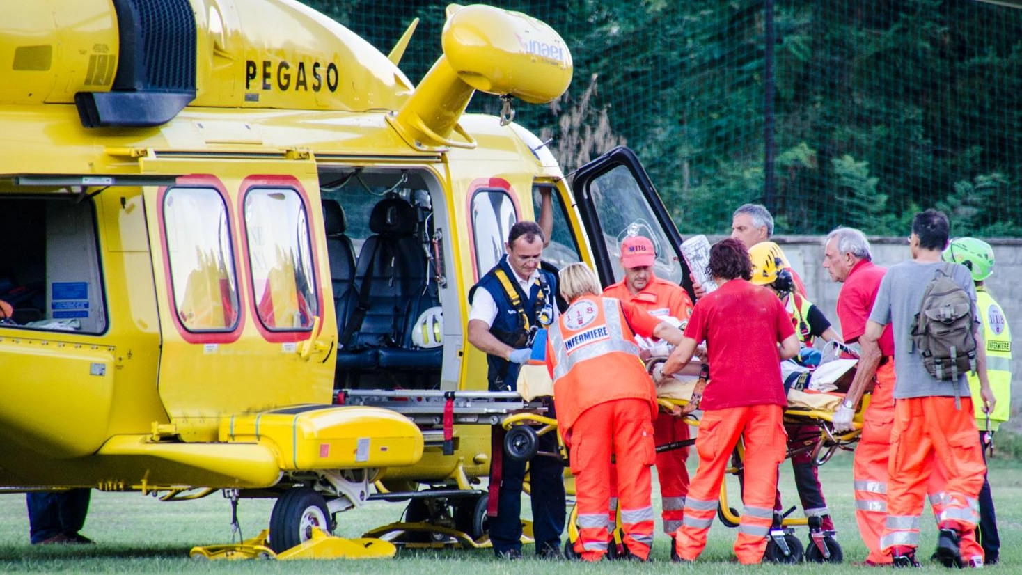 Incubo piscine: sott’acqua a 3 anni. Immediato allarme, il volo a Firenze. L’urlo della madre al corso di nuoto