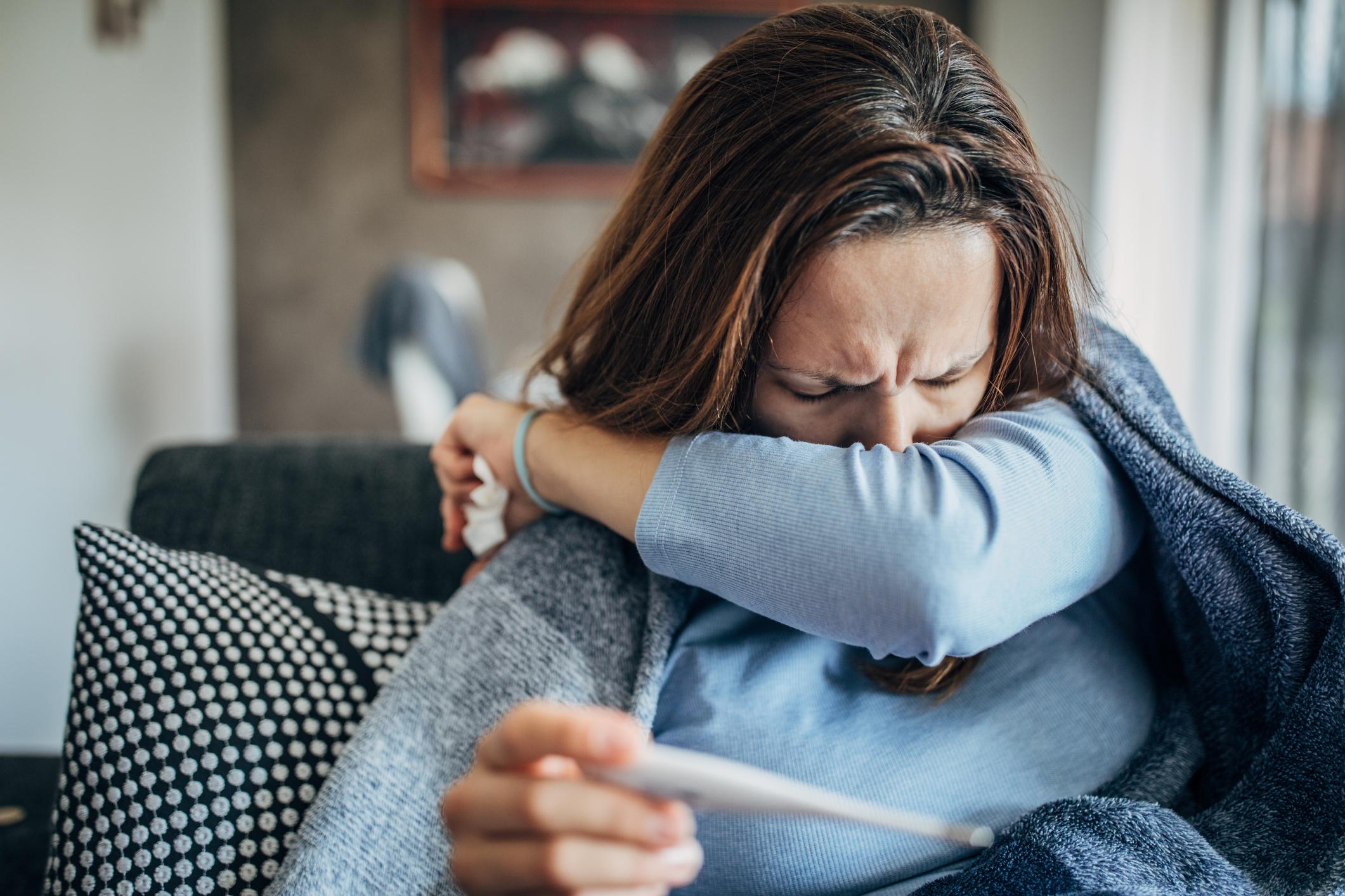 Influenza in arrivo in Toscana: cosa c’è da sapere, i sintomi e quando è previsto il picco dei casi