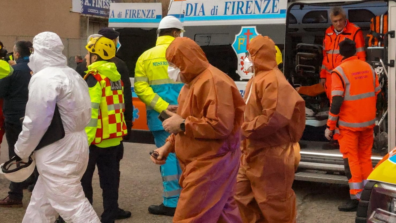 Un'esplosione alla raffineria Eni di Calenzano ha causato due morti e tre dispersi, con un'onda d'urto avvertita in tutta la zona.