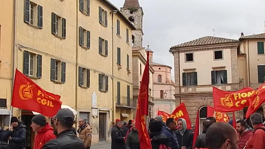 Automotive, protesta in Altotevere. Manifestazione a Umbertide: "In provincia 6mila posti a rischio"