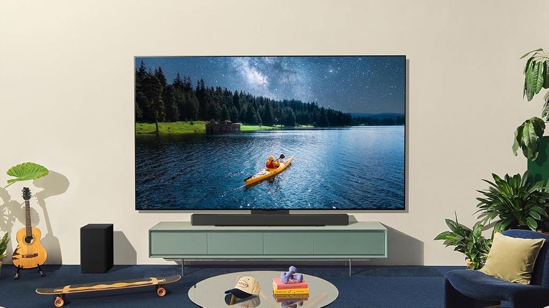 Vivi il cinema a casa tua con la smart TV OLED di LG da 55”: sconto esagerato su Amazon, comprala adesso