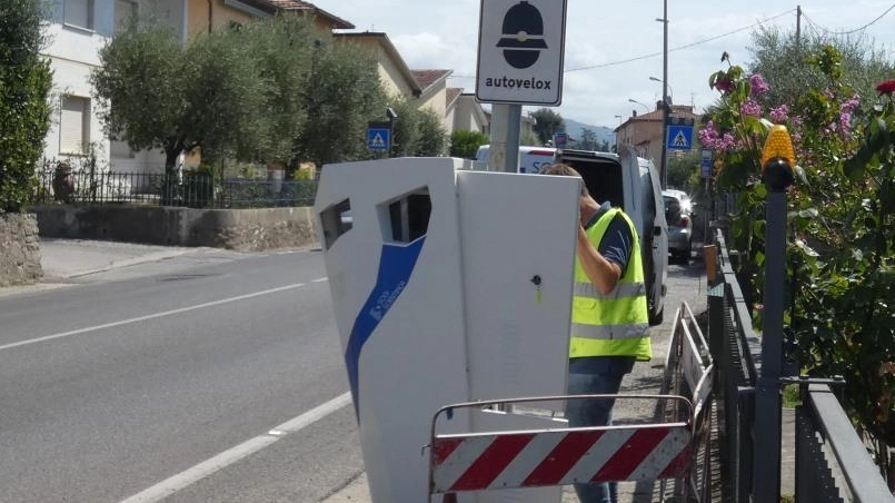 L’autovelox installato a Pontenuovo dal Comune di Pistoia è al centro della vicenda che interessa molti cittadini che hanno percorso la Montalese e sono stati multati. In quel tratto il limite da non superare è di quaranta chilometri orari