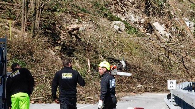 Mugello in ginocchio, isolati per le frane