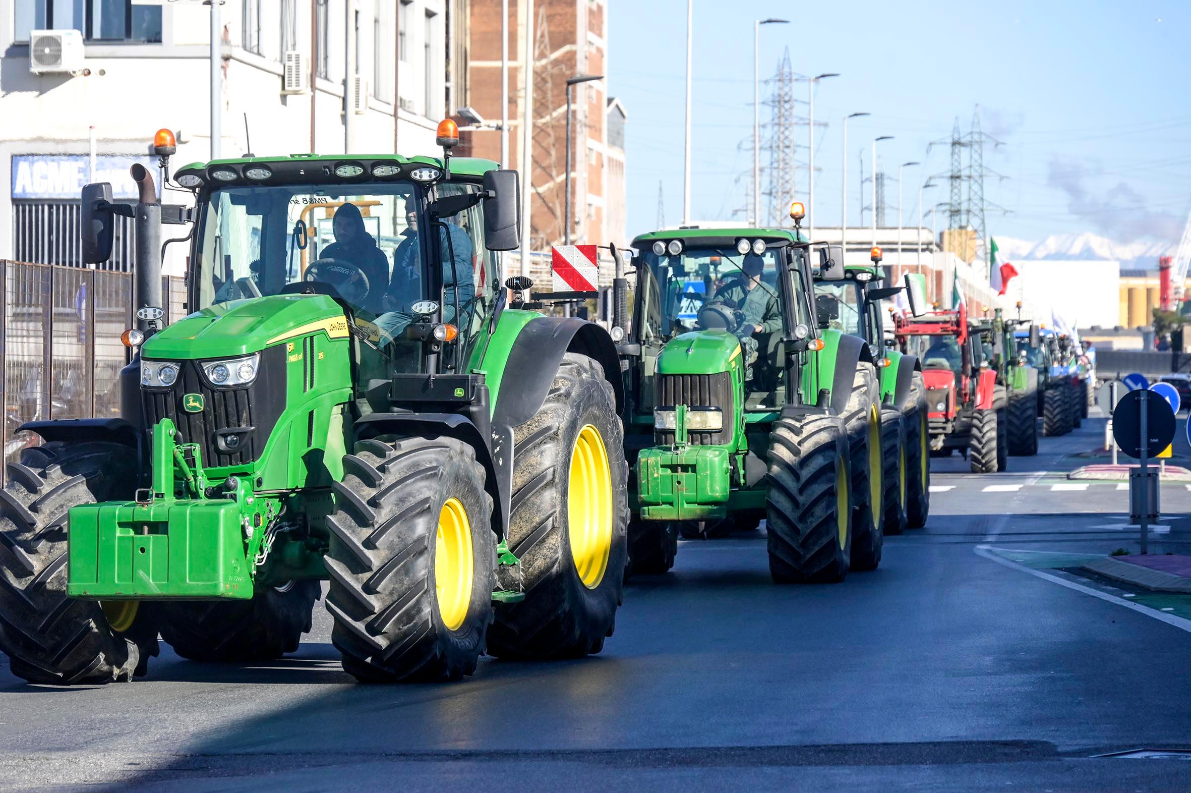 La protesta dei trattori sbarca a Firenze: domenica corteo di 50 mezzi agricoli in Fi Pi Li