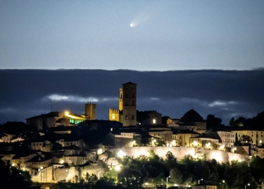 La cometa del secolo sulla Toscana: la foto di Fabio Longaron è uno spettacolo