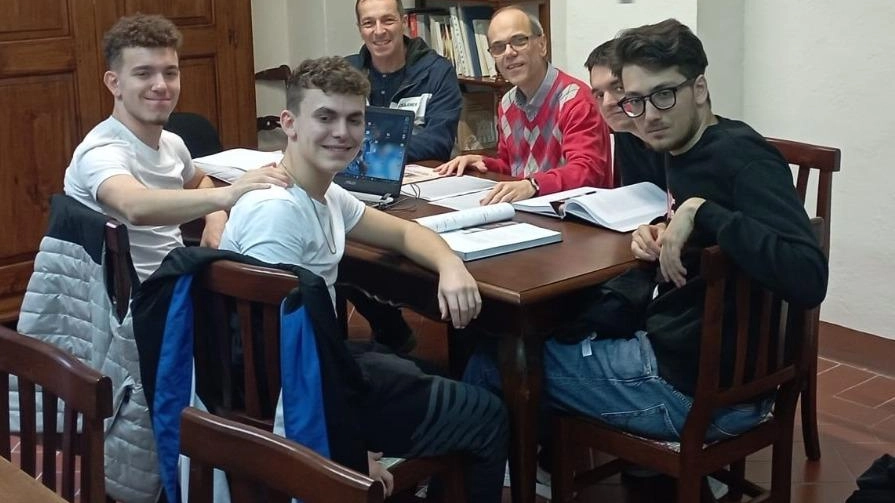 Il Progetto archivio, promosso dal liceo classico Carducci di Volterra, quest’anno è incentrato sui documenti della diocesi