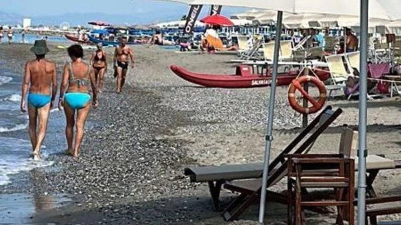 Un’immagine della spiaggia di Marina di Massa