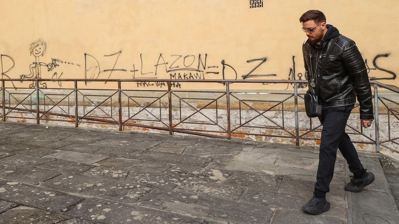 Al vaglio le telecamere della zona per scovare chi ha imbrattato le mura. La denuncia di padre Pagano e le indagini già avviate. Una piazza senza pace.