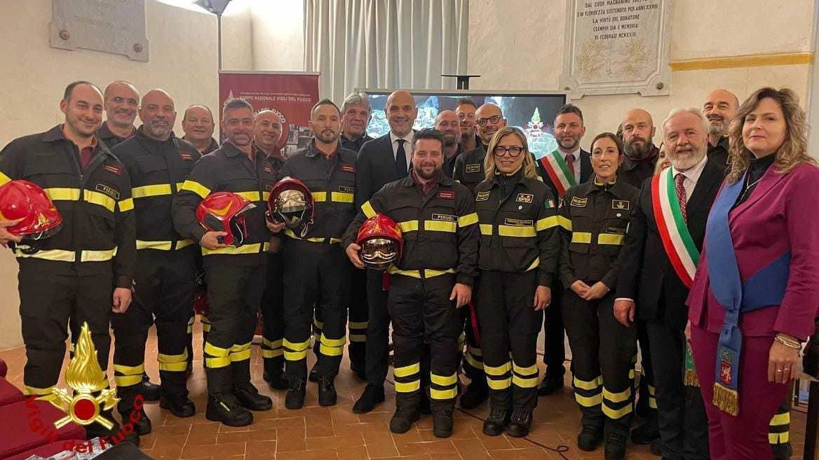 Festa per la consegna dei “caschi rossi“ ai dieci nuovi capisquadra