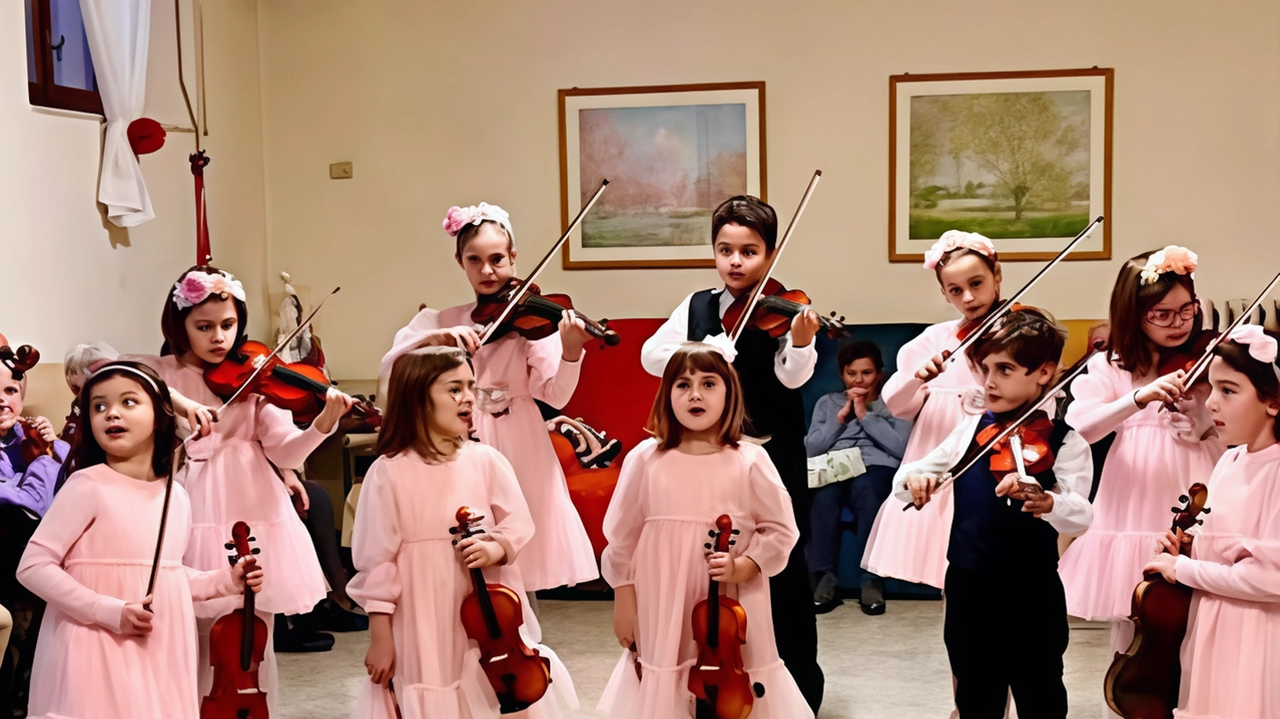 Sommario: Bambini violinisti illuminano casa di riposo San Lorenzo unendo Giornata Diritti Bambini e Giornata Alberi, regalando gioia e speranza agli anziani.