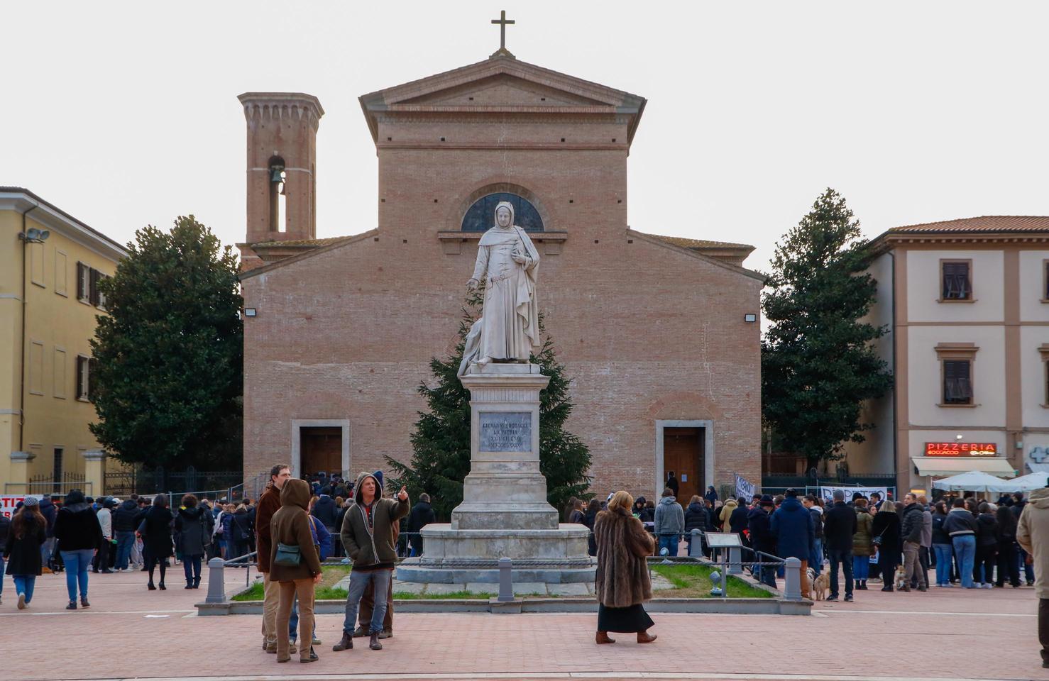 Restyling piazza Boccaccio. Polemica in Parlamento