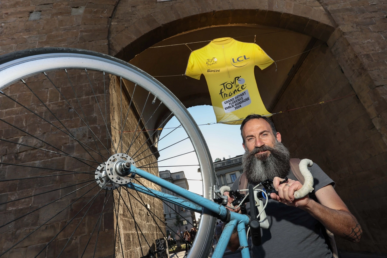 Firenze in giallo per il Tour de France (foto Giuseppe Cabras/New Press Photo)