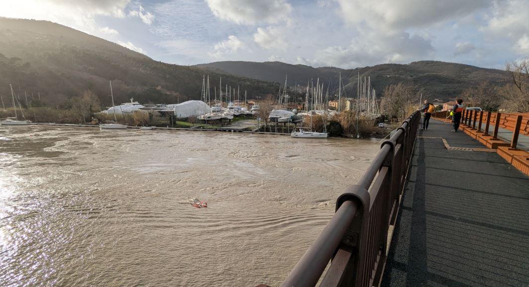 Piena da record alla foce del Magra, il fiume ha toccato i livelli del Po