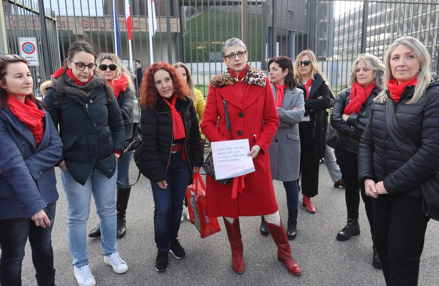 Spiate sotto la doccia, prima udienza. Il giudice chiama in causa anche la  ditta di manutenzione