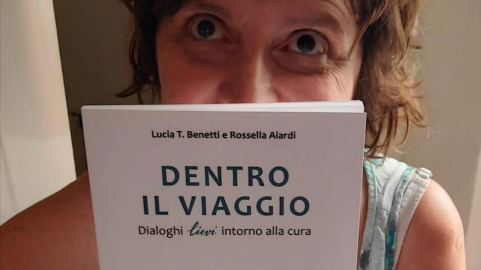 Presentazione del libro "Dentro il viaggio. Dialoghi lievi intorno alla cura" a Pistoia, con autrici e interventi su esperienze di cura e relazioni tra pazienti e operatori sanitari.