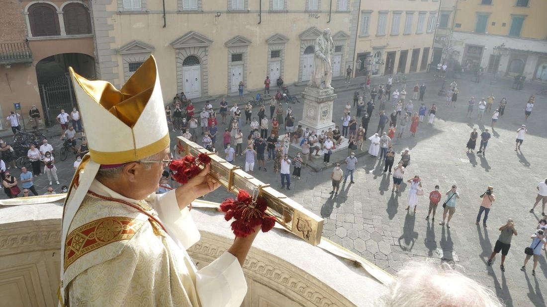 Come tradizione, oggi è previsto uno degli appuntamenti annuali con l’Ostensione della Sacra Cintola