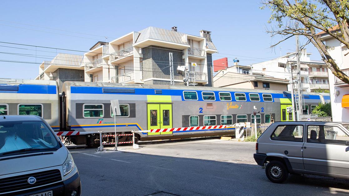 Il nodo passaggi a livello a Montecatini, il sindaco assicura: “No a muri come a Pieve”